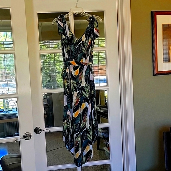 Jumpsuit has Pockets! - Picture 3 of 8